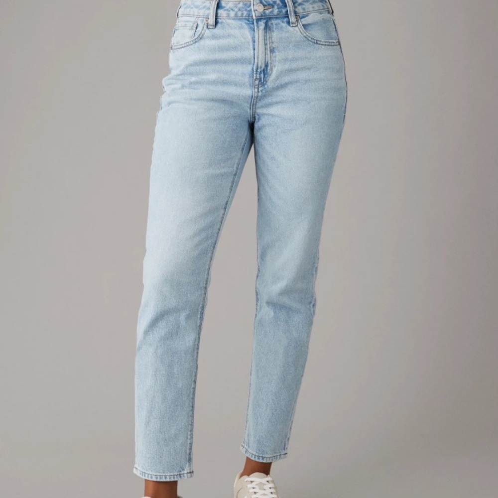 American Eagle Outfitters Light Wash Strigid Straight Leg Mom Jeans